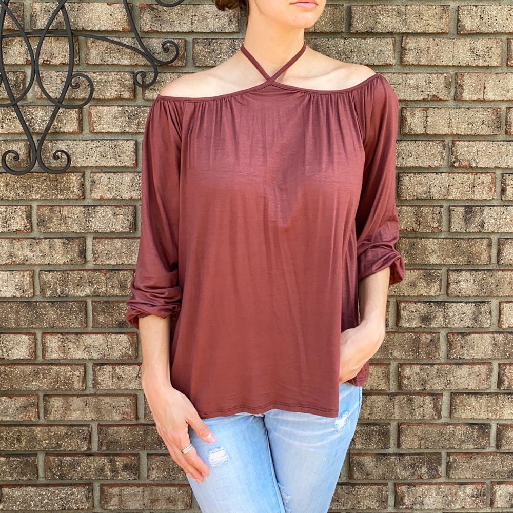 ❗️2/$18❗️Cold Shoulder Halter Top🇺🇸 - Picture 4 of 8